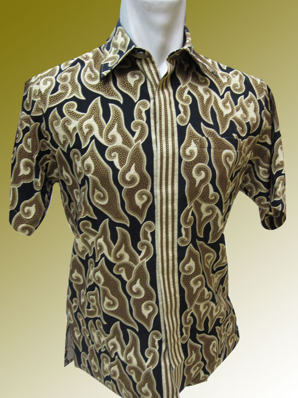 baju batik batik motif sekar jagad melingkar serta garis garis kecil dibagian kancing batik baju batik batik motif sekar jagad melingkar serta garis garis kecil dibagian kancing batik