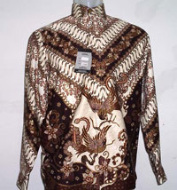 motif corak v dengan merak bersanding ditengah prada kecil motif corak v dengan merak bersanding ditengah prada kecil